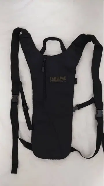 CAMELBAK MAXIMUM BLACK 백팩 착용 백팩