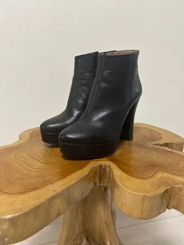 가죽 블랙 앵클부츠 하이힐