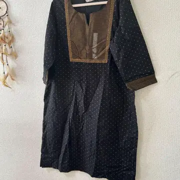 도트 무늬 블랙 반소매 튜닉