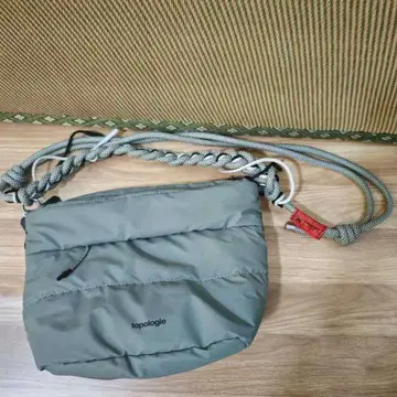 Topologie 토폴로지 Besace 브레이드 숄더백