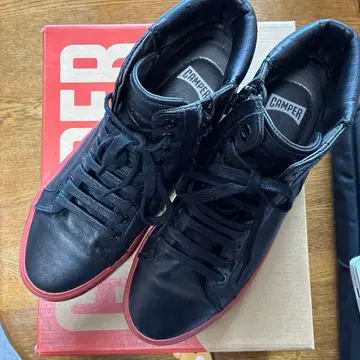CAMPER 블랙 하이컷 스니커즈