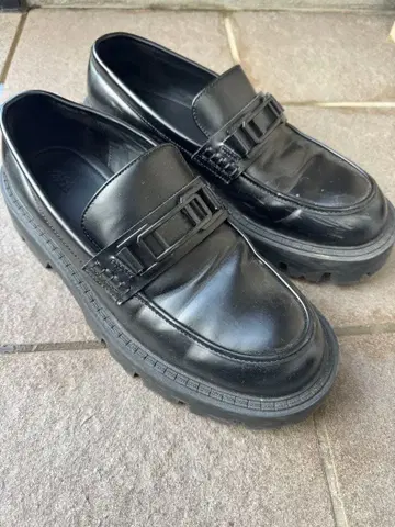 ZARA 블랙 통굽 로퍼