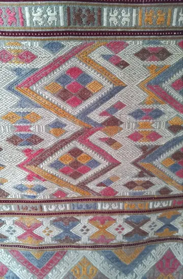 라오스의 전통 초목 염색 실크 직물