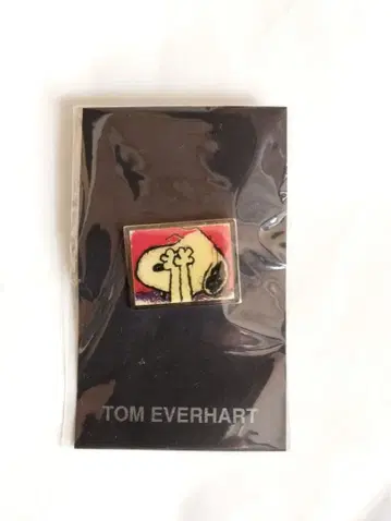 톰 에버하트 스누피 핀 배지