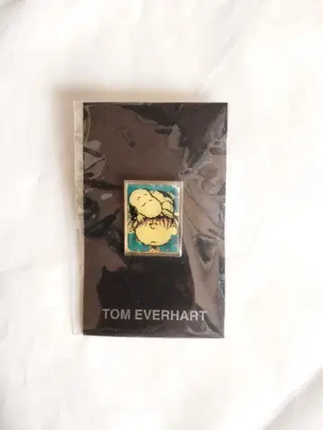 스누피 톰 에버하트 핀 배지