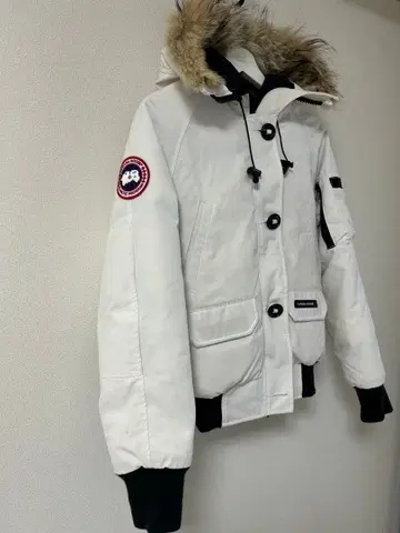 화이트 다운 자켓 퍼 포함