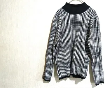 체크 무늬 하이넥 스웨터 긴팔 블랙 화이트