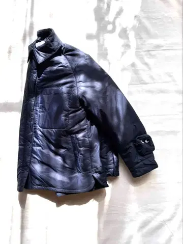 유니클로 퍼프 테크 셔츠 자켓 안야 힌드마치 네이비 S