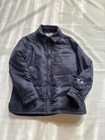 유니클로 퍼프 테크 셔츠 자켓 안야 힌드마치 네이비 S