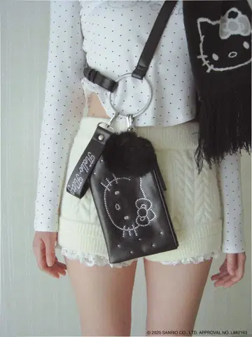 페리큐어 HELLO KITTY charm pouch shoulder