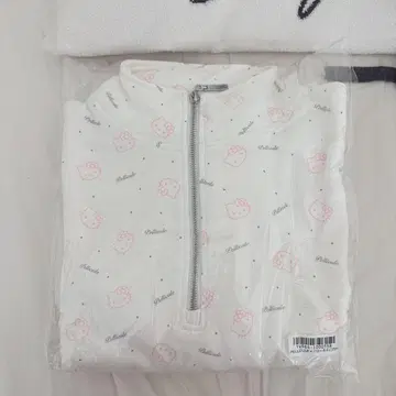 PELLICULE HELLO KITTY 하프 집업 탑