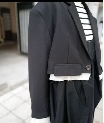 마차트 숏 기장 테일러드 자켓 블랙