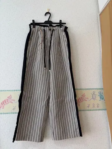 이치퍼센트 스트라이프 와이드 팬츠 드로우 스트링 포함 미사용