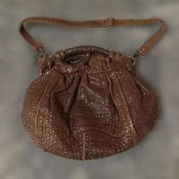 브라운 가죽 드로우 스트링 숄더백