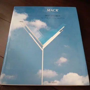 MACK SKULPTUREN IM RAUM DER NATUR