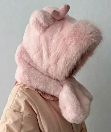 핑크 퍼 귀 달린 후드