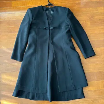 블랙 노칼라 드레스 무릎 기장 세트