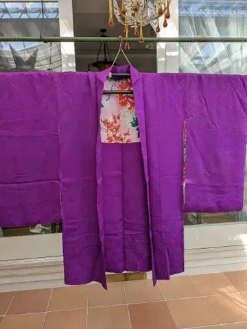 보라색 꽃무늬 안감 겉옷