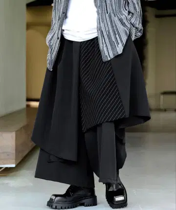 루즈 실루엣 레이어드 스트라이프 절개 와이드 드레이프 하카마 팬츠