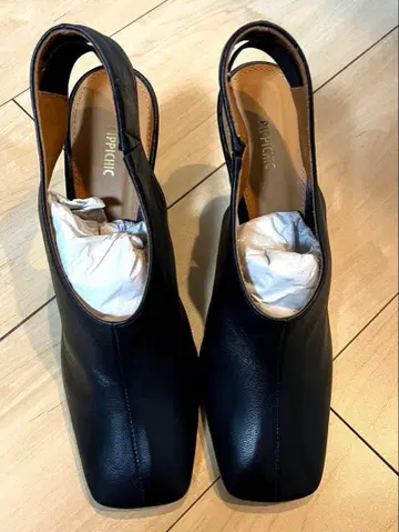 PIPPICHIC(피피시크) 스퀘어 펌프스 37 블랙 시착만 한 상품