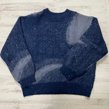 네이비 계열 아크릴 울 스웨터