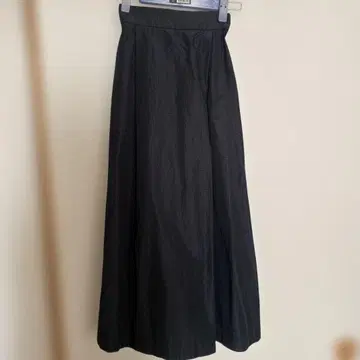 블랙 도트 패턴 플레어 스커트