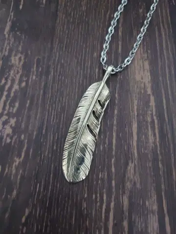 플레인 특대형 페더 목걸이 왼쪽