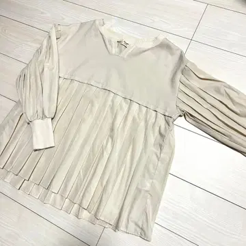 BEAMS HEART 플리츠 도킹 상의 맨투맨 빔즈