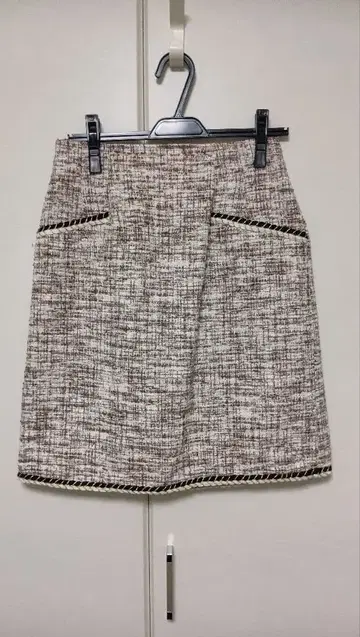 베이지 계열 트위드 타이트 스커트 사이즈 2