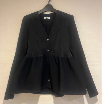 [ 새상품급 ] SALON 블랙 플리츠 디자인 가디건