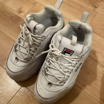 FILA 화이트 스니커즈