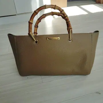 케이티 록스턴 베이지 대나무 핸드백