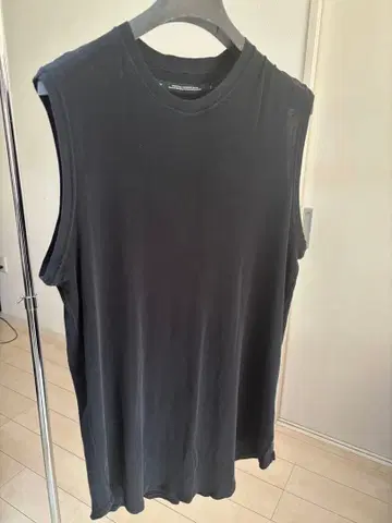 JULIUS PRE-FALL 2023 Ungated 슬리브리스