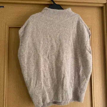 MICA&DEAL 베이지 슬리브리스 니트 베스트