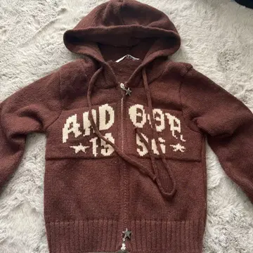 LOVERS 후드 부착 브라운 후드티