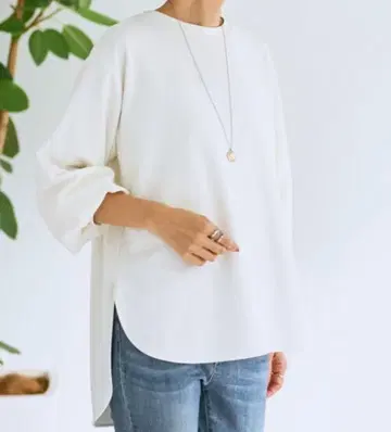 최근 모델 BEARDSLEY T 블라우스 라운드 헴 화이트 F 새상품급