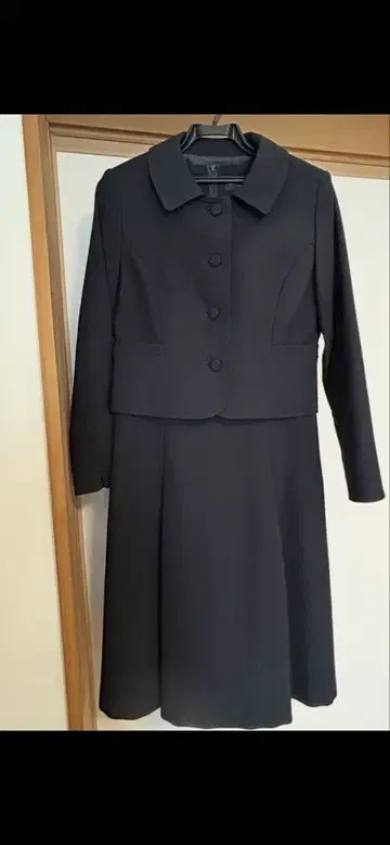 ESCOMUL 네이비 수트 자켓과 스커트 세트
