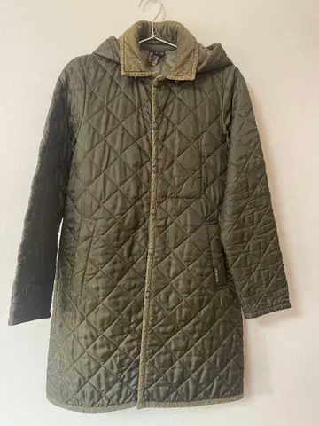 라벤햄 후드 부착 퀼팅 자켓 카키 38