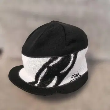 SRH 에스알에이치 그래픽 디자인 니트 블랙 화이트 챙 부착