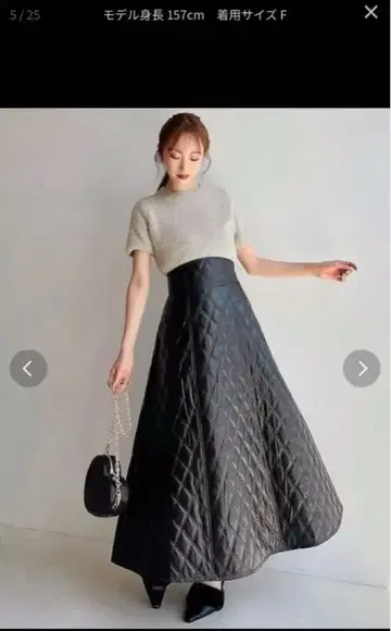 블랙 퀼팅 플레어 스커트