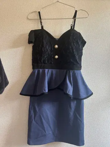 페플럼 스타일 드레스 S 사이즈 블랙과 네이비