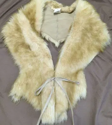 베이지 시어링 가죽 퍼 숄