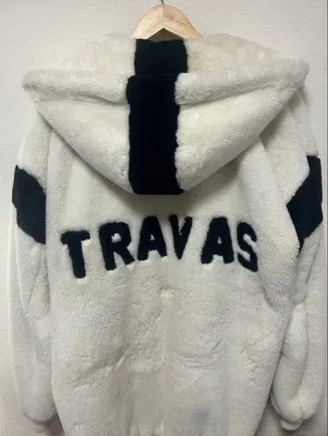 TRAVAS 아우터