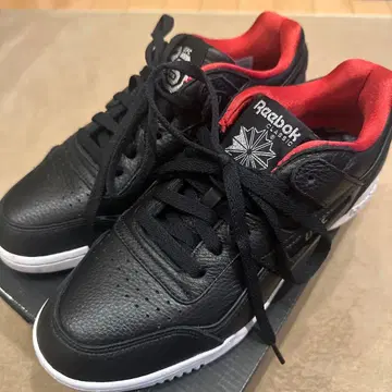 리복 클래식 UFC 25주년 스니커즈