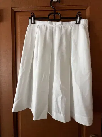 칼 파크 레인 화이트 플리츠 스커트 9호