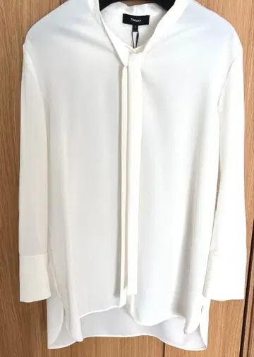 Theory 리본 포함 긴팔 셔츠, 사이즈 S