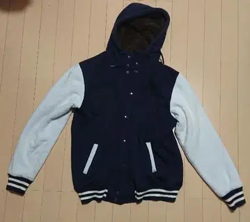 GU 후드 부착 네이비 화이트 점퍼