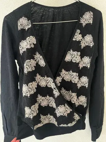 레이스 장식 블랙 랩 상의