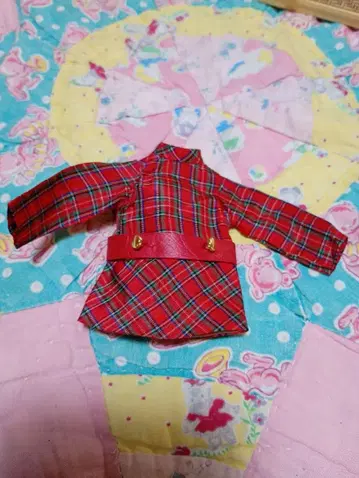 초대 리카짱의 원피스 빨간색과 그린 체크