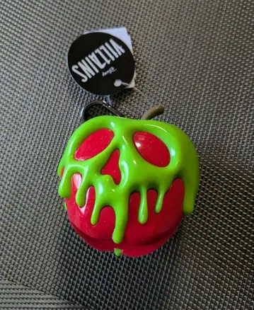 VILLAINS 실리콘 키링 빨간 사과